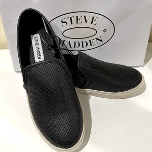 NVW Steven Madden Black Everett Sneaker